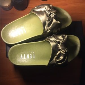 Rihanna x Puma Fenty Bow Slide Sandals Olive sz7.5